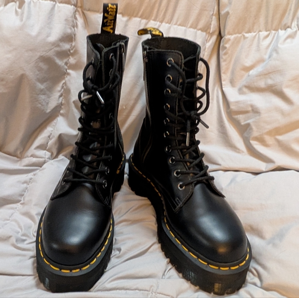 Jadon Hi 10 Eye Doc Marten's Smooth Leather Black